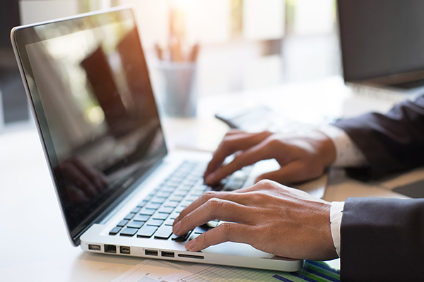 Commercial sur son ordinateur