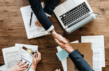 Comment accélérer la signature d’un devis en B2B ?